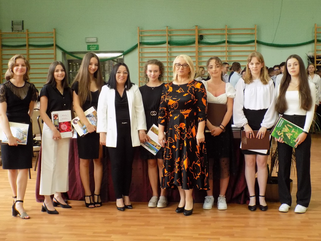 Zdjęcie zakonczenie_roku_2022-2023 (32)79e9831c-6b86-48a0-ba90-e37b1dce08e6.JPG w galerii Uroczystość zakończenia roku szkolnego 2022/2023